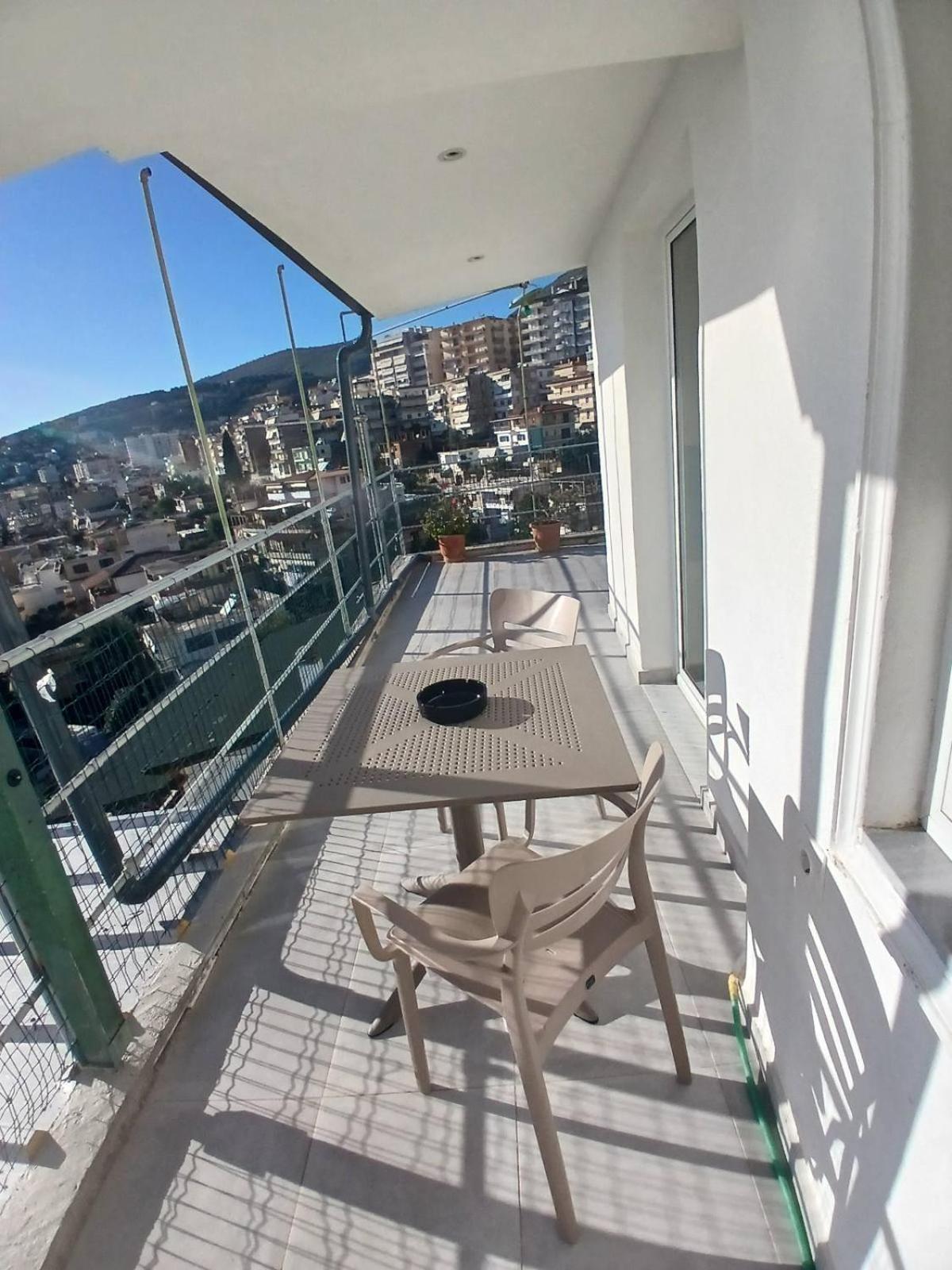 Blue Heaven Apartment Sarandë Esterno foto